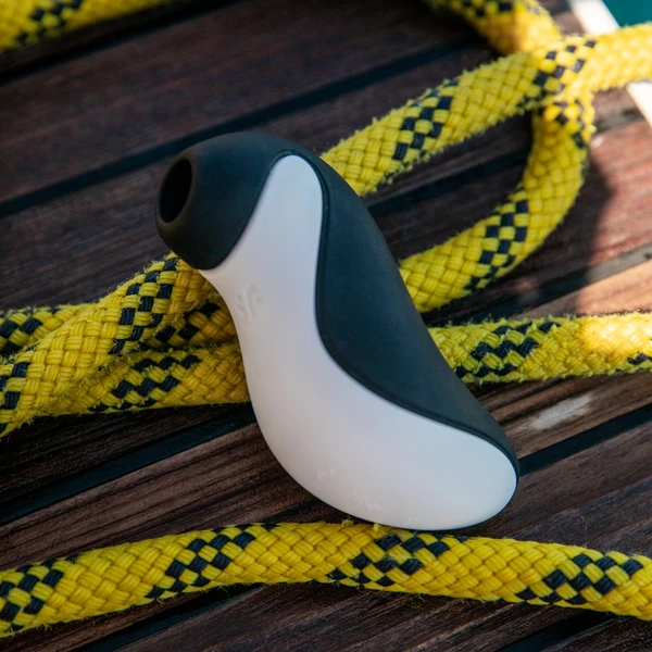 Satisfyer Orca - soniczny wibrator do łechtaczki z dodatkowymi wibracjami