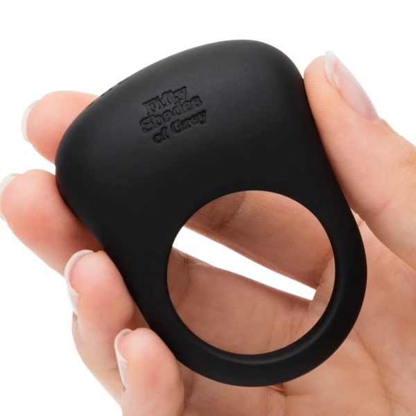 Fifty Shades of Grey Sensation Vibrating Love Ring- Wibrujący pierścień erekcyjny, Czarny