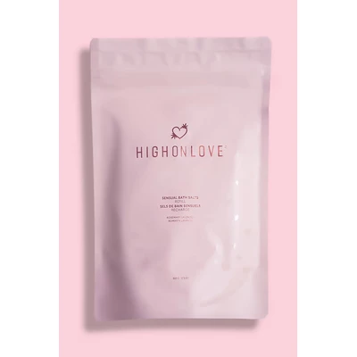 High on Love Sensual Bath Salts 500G - Sól do kąpieli, pąki róż i olej konopny