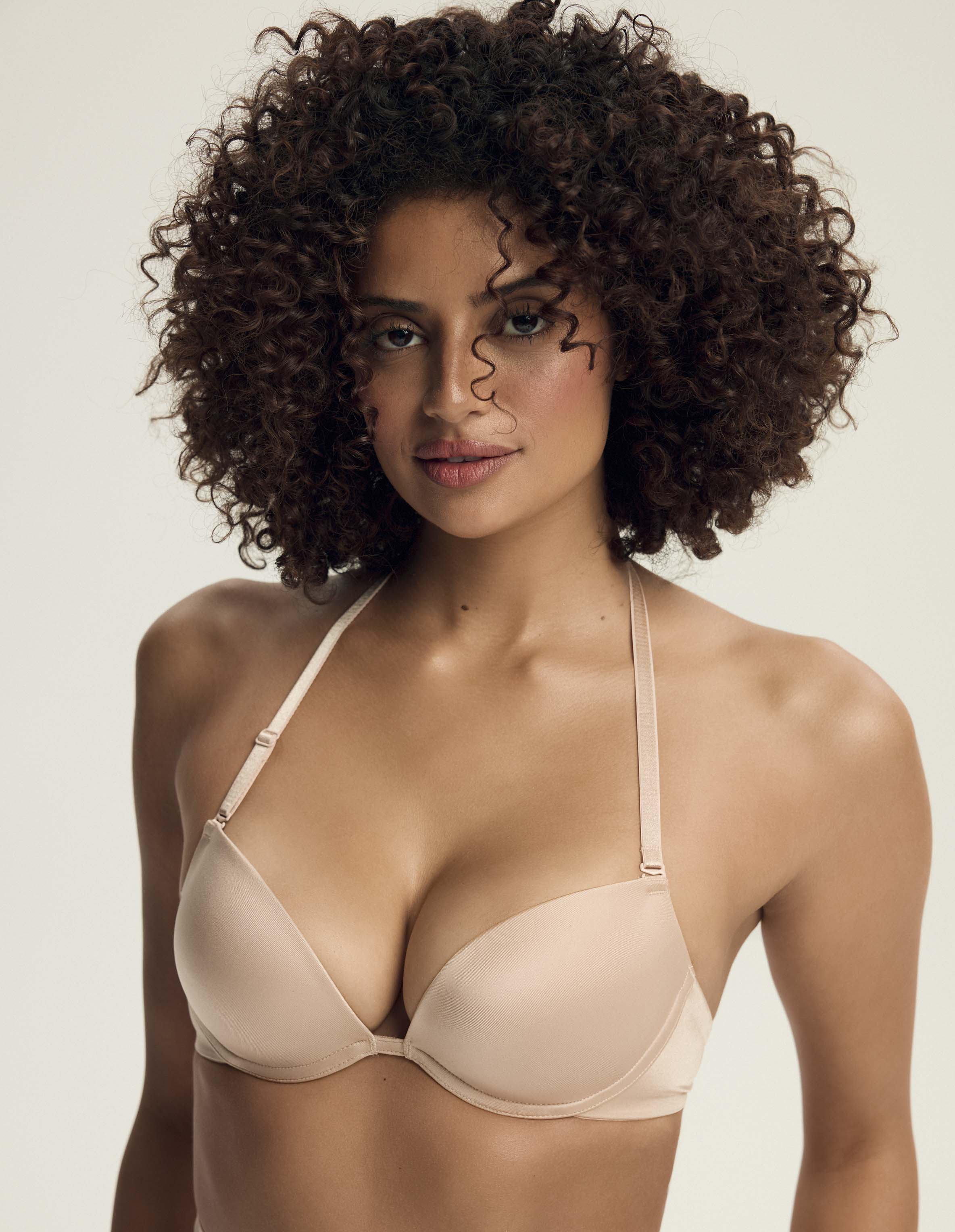 Esotiq Shapewear Silky - Biustonosz modelujący Push-Up, Beżowy Wariant/Rozmiar: 70E ⚫ DARMOWA DOSTAWA od 299zł ⚫ DYSKRETNA PRZESYŁKA 24H Z POLSKI ⚫